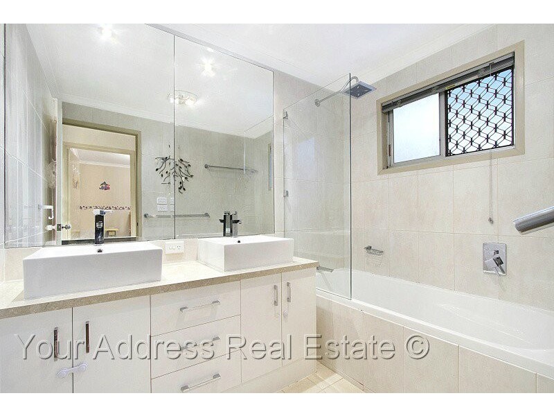 8 Woodburn Street, Marsden QLD 4132