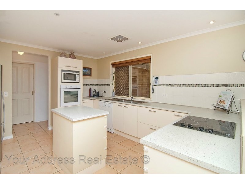 28 Sundowner Street, Regents Park QLD 4118