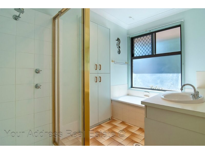 5 Regency Drive, Regents Park QLD 4118