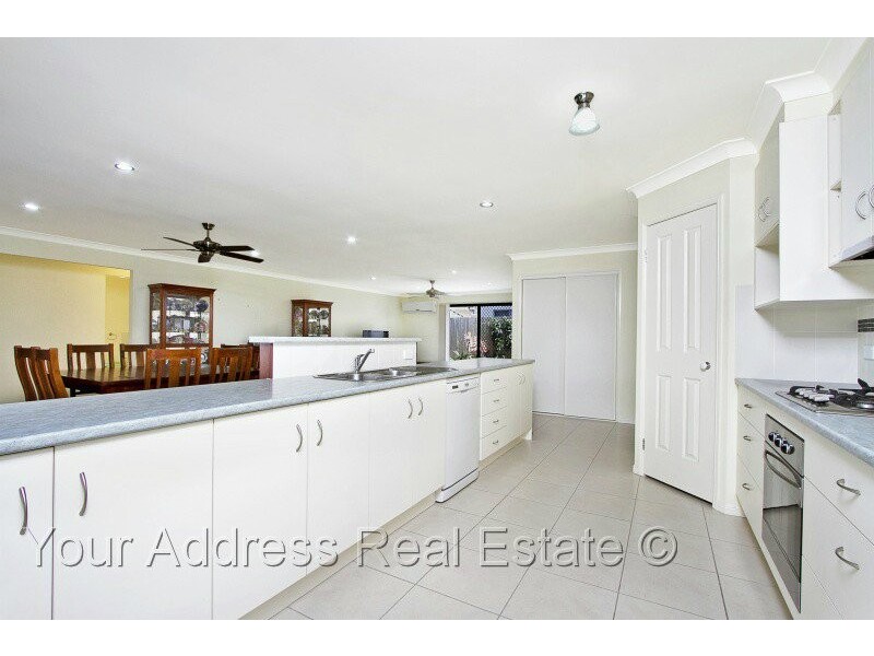 8 Fordham Court, Regents Park QLD 4118