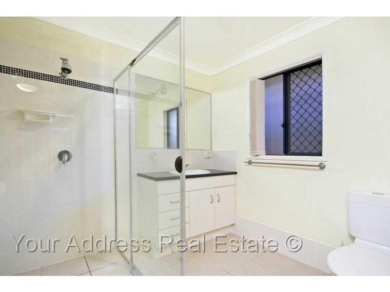 8 Fordham Court, Regents Park QLD 4118