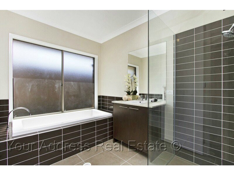 29 Maryland Drive, Regents Park QLD 4118