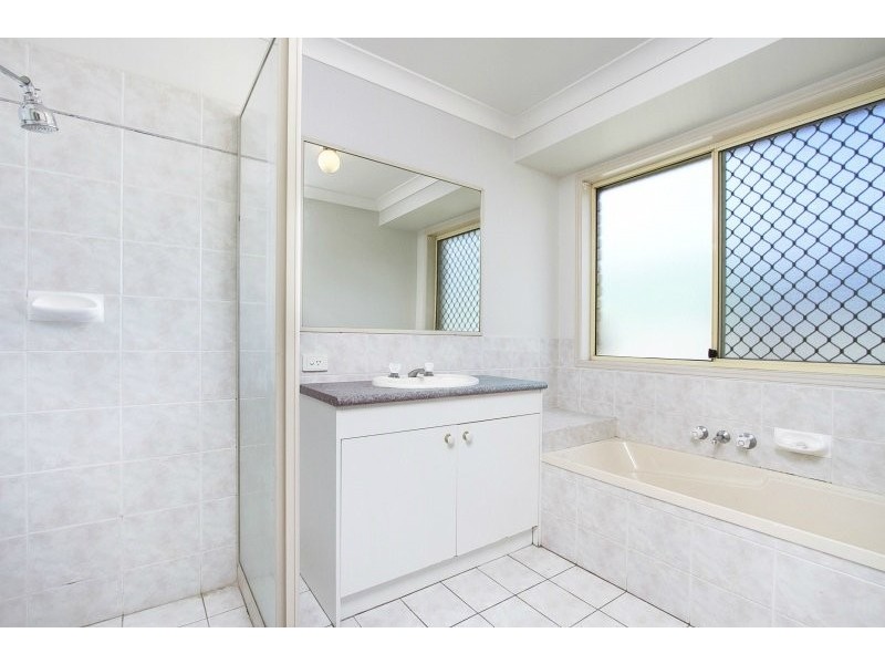 112 Lamberth Road, Regents Park QLD 4118