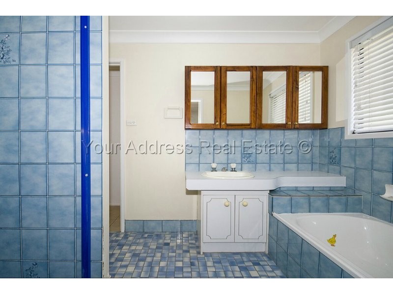 11 Bursaria Street, Crestmead QLD 4132