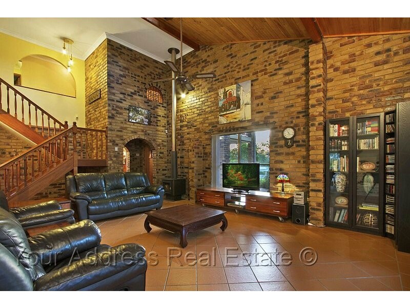 33 Kensington Drive, Munruben QLD 4125