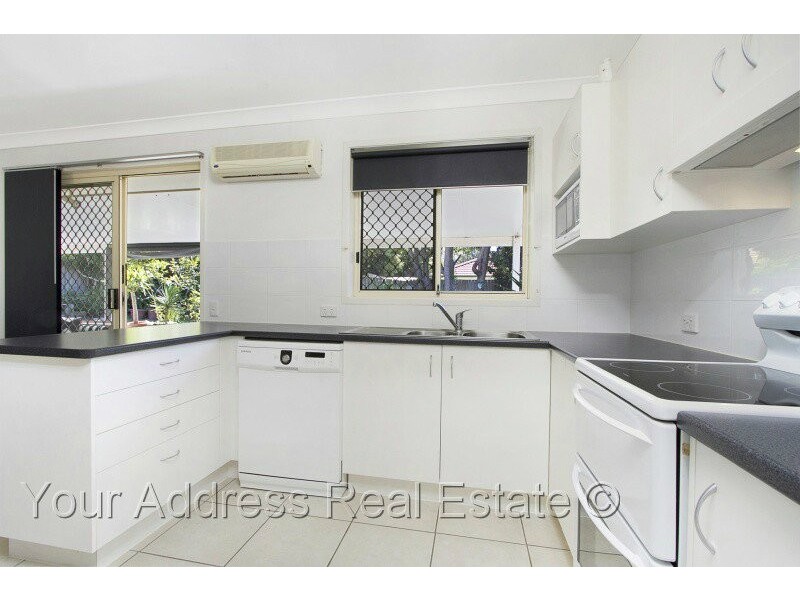 7 Ibrox Court, Regents Park QLD 4118