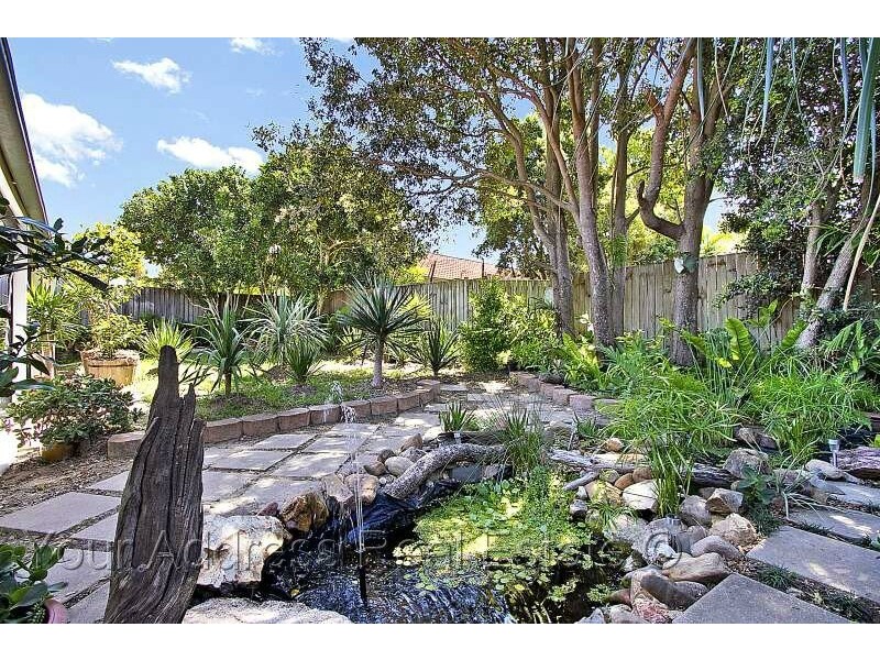 7 Ibrox Court, Regents Park QLD 4118