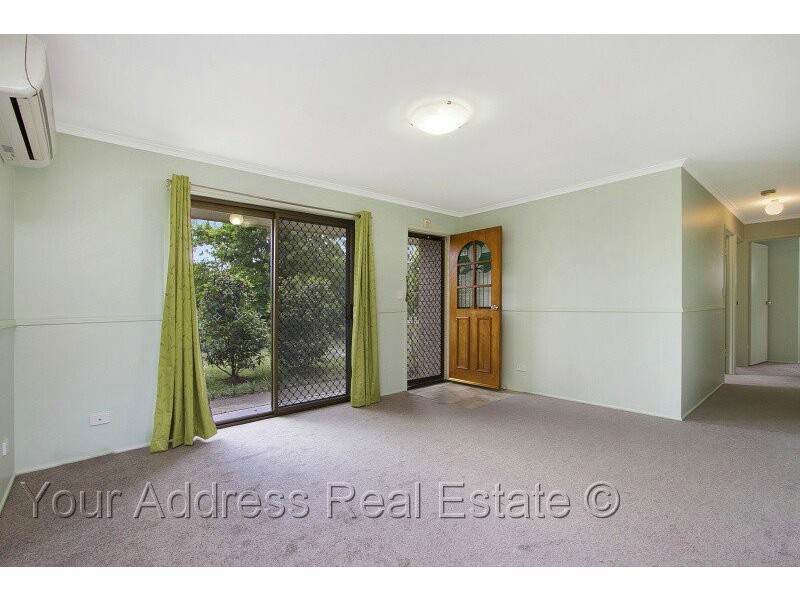 5 Pine Street, Hillcrest QLD 4118