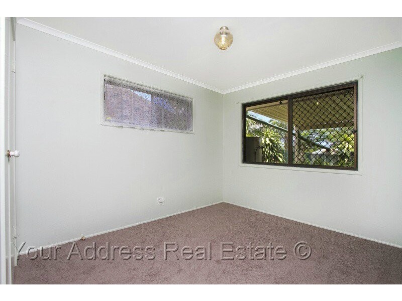 5 Pine Street, Hillcrest QLD 4118