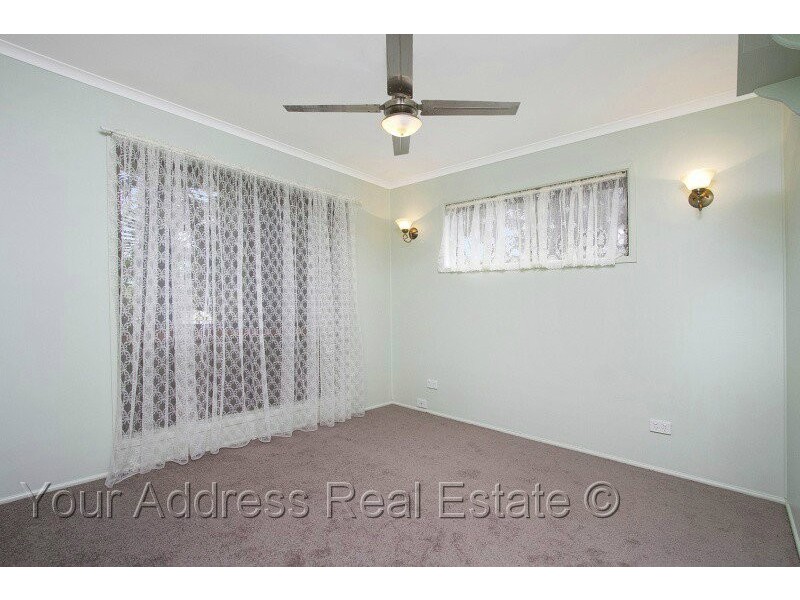 5 Pine Street, Hillcrest QLD 4118