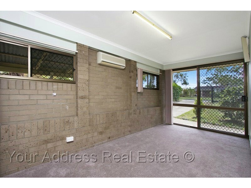 5 Pine Street, Hillcrest QLD 4118
