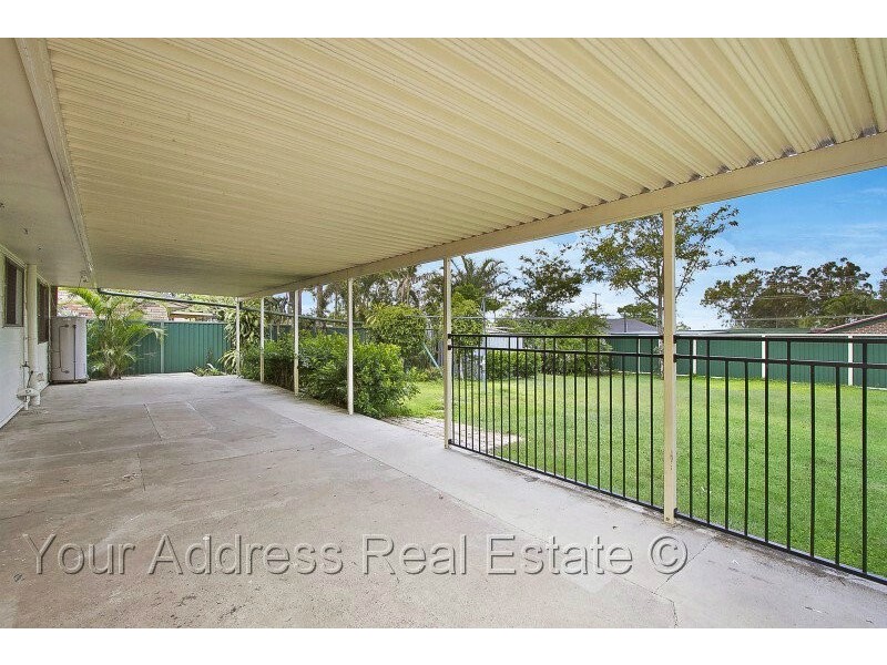 5 Pine Street, Hillcrest QLD 4118