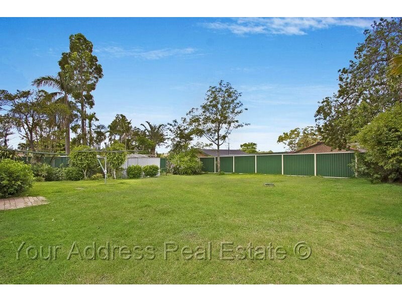 5 Pine Street, Hillcrest QLD 4118