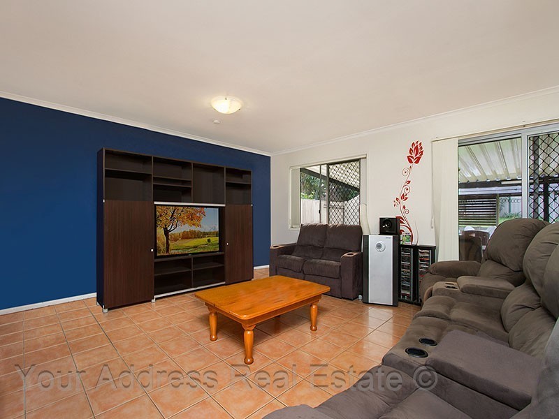 16 Conifer Street, Hillcrest QLD 4118