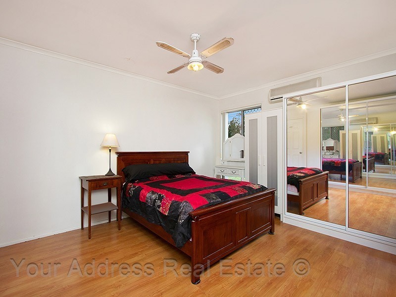16 Conifer Street, Hillcrest QLD 4118