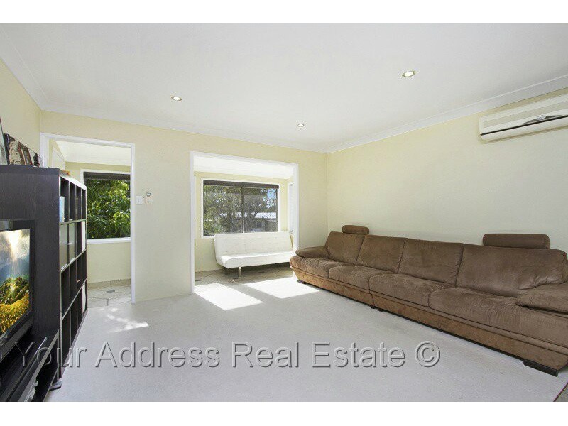 10 Winifred Street, Kingston QLD 4114