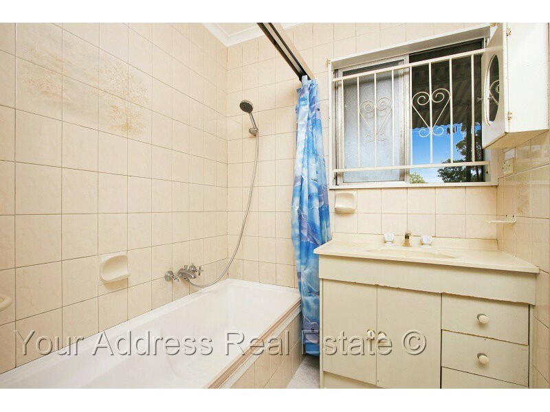 10 Winifred Street, Kingston QLD 4114