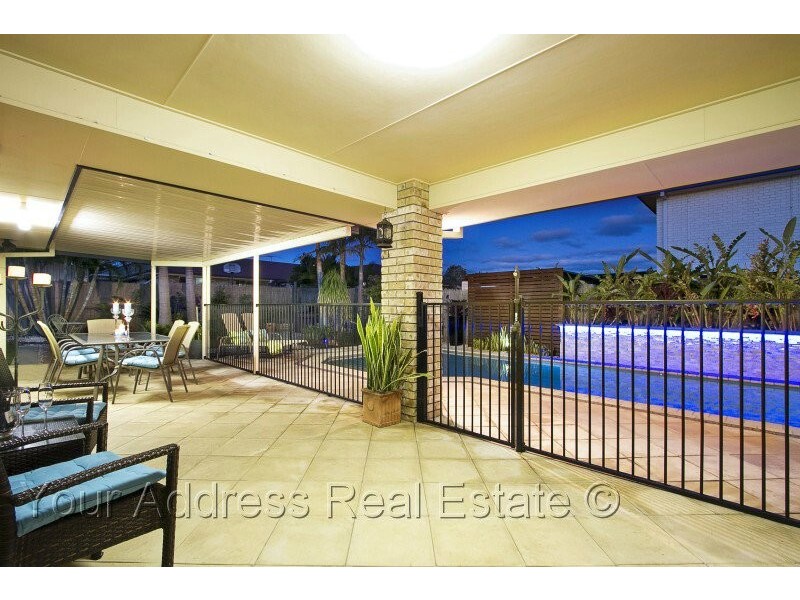 97 Greenways Esplanade, Parkinson QLD 4115