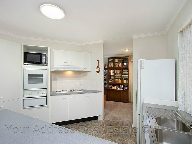 2 Mooloolah Court, Hillcrest QLD 4118