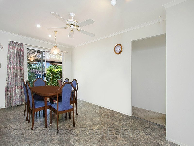 2 Mooloolah Court, Hillcrest QLD 4118