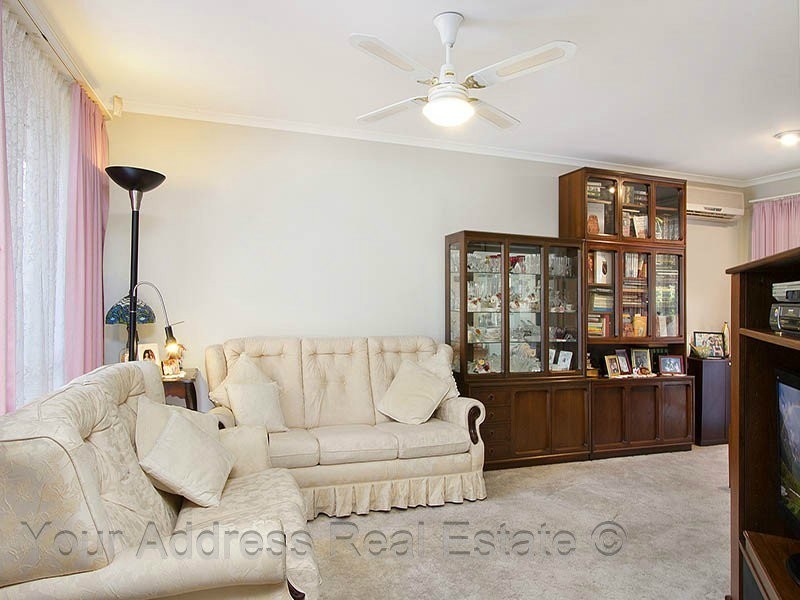 2 Mooloolah Court, Hillcrest QLD 4118