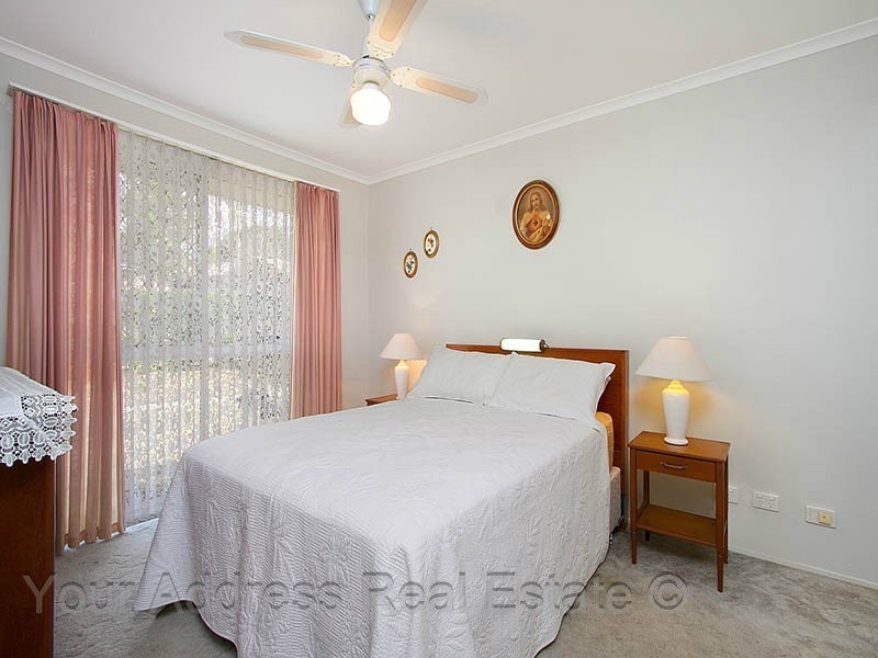 2 Mooloolah Court, Hillcrest QLD 4118