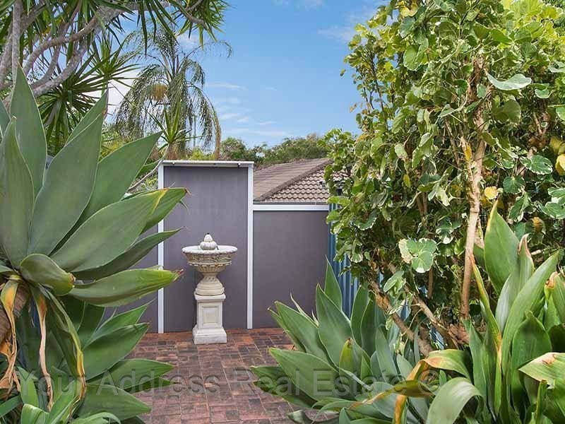 2 Mooloolah Court, Hillcrest QLD 4118