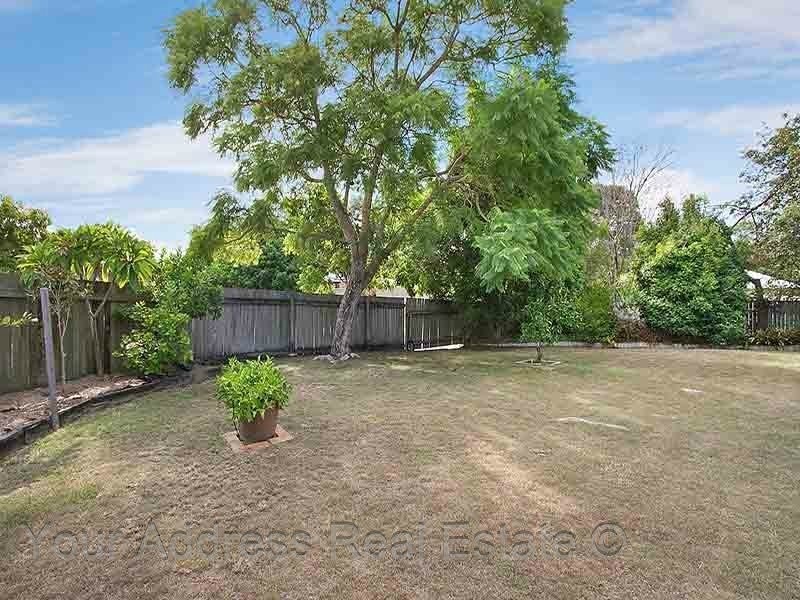 2 Mooloolah Court, Hillcrest QLD 4118