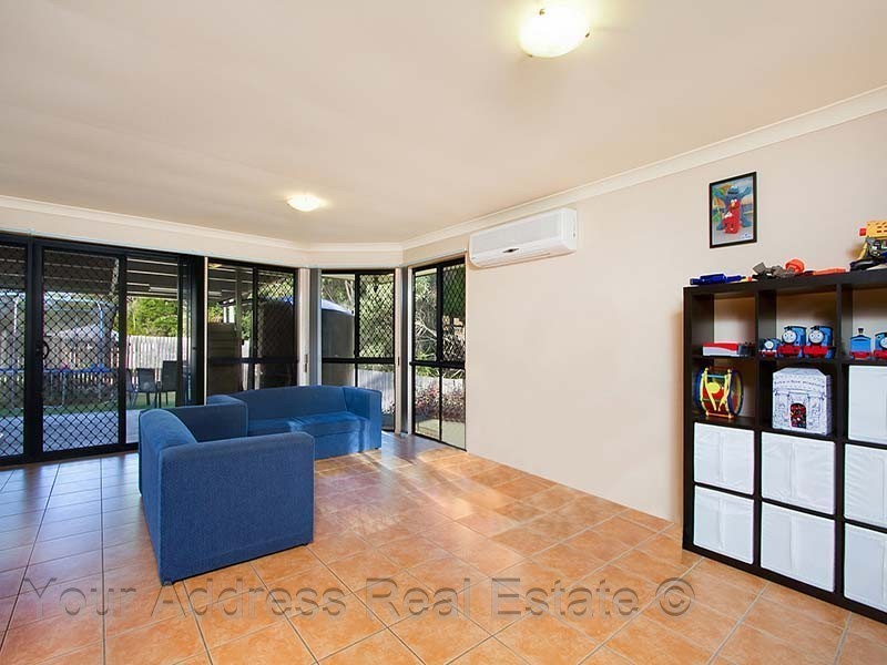 19 Conifer Street, Hillcrest QLD 4118