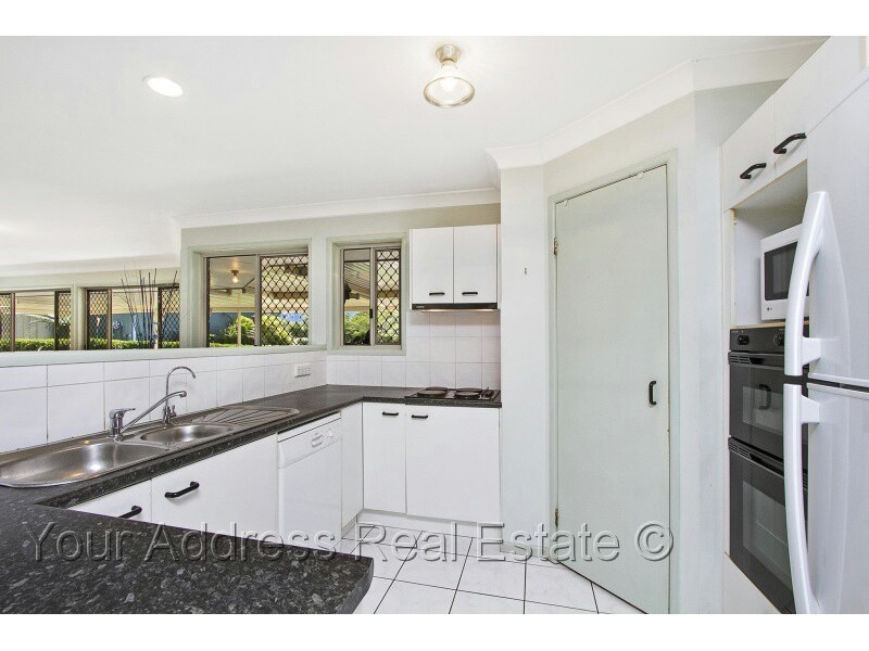 9 Auburn Court, Park Ridge South QLD 4125