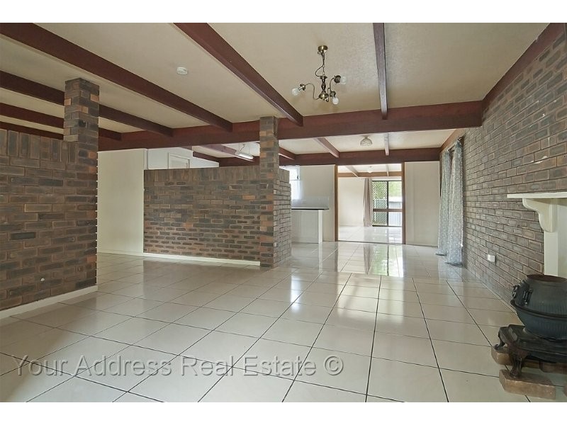 14 Pine Street, Hillcrest QLD 4118