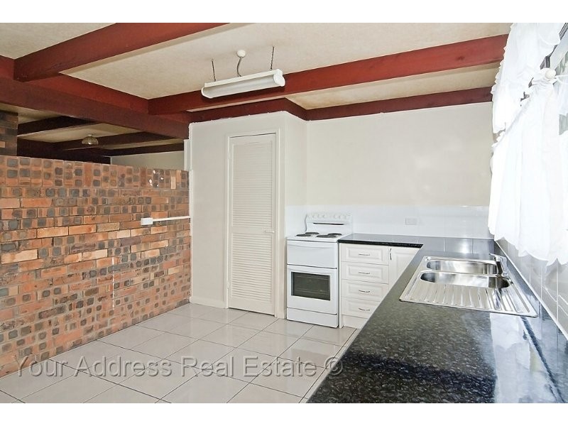 14 Pine Street, Hillcrest QLD 4118
