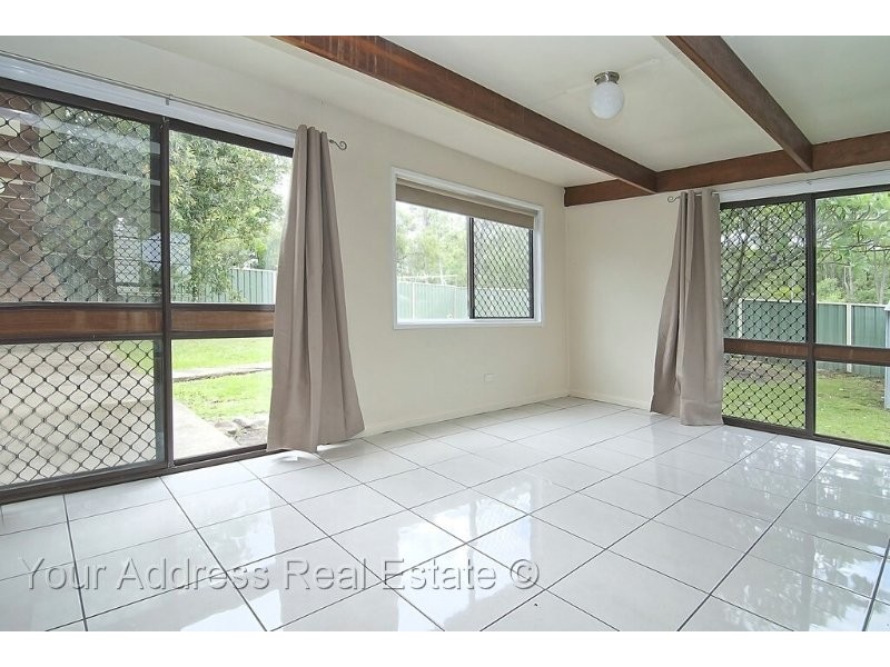 14 Pine Street, Hillcrest QLD 4118