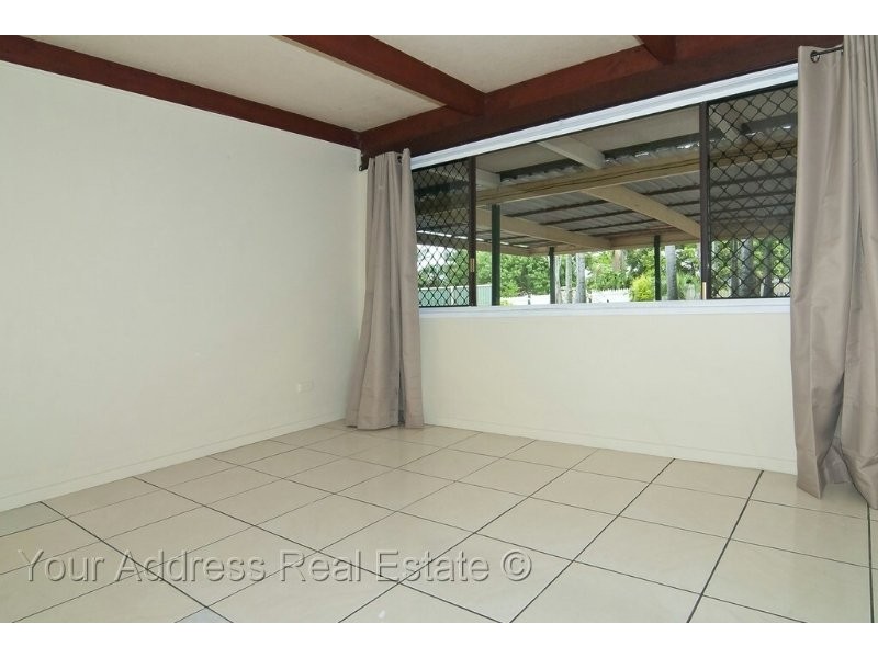 14 Pine Street, Hillcrest QLD 4118