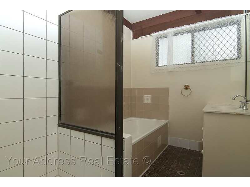 14 Pine Street, Hillcrest QLD 4118