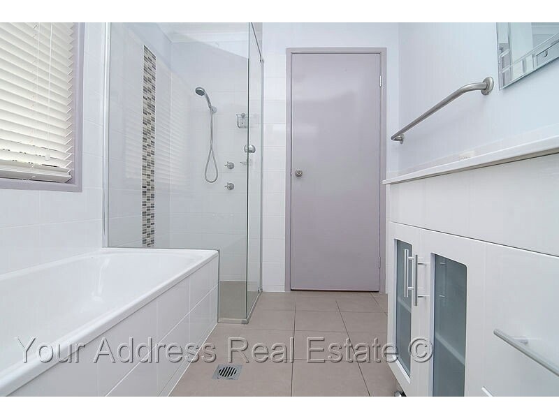 10 Regency Drive, Regents Park QLD 4118