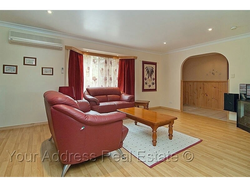 15 Stringybark Street, Regents Park QLD 4118