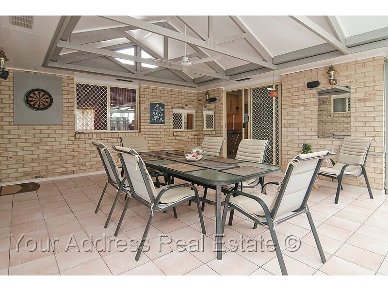 15 Stringybark Street, Regents Park QLD 4118