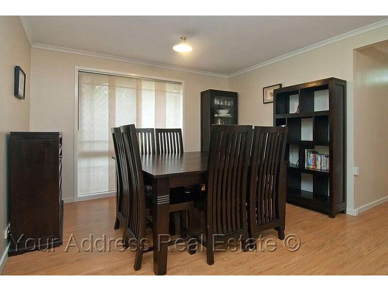 9 Redash Court, Regents Park QLD 4118