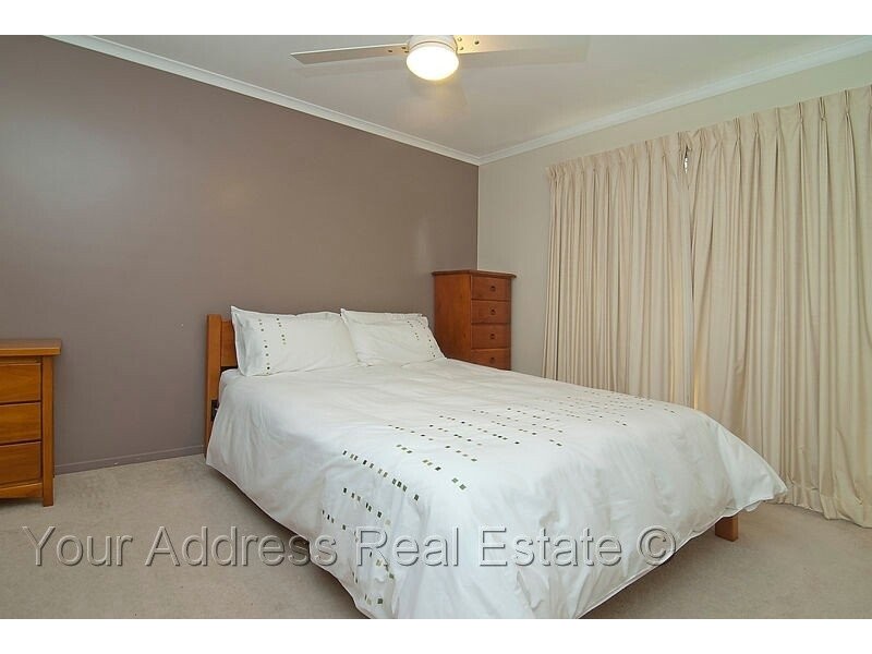 9 Redash Court, Regents Park QLD 4118