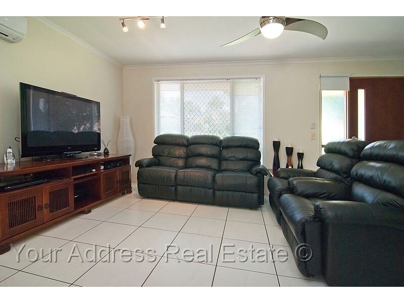 35 Bushland Drive, Regents Park QLD 4118