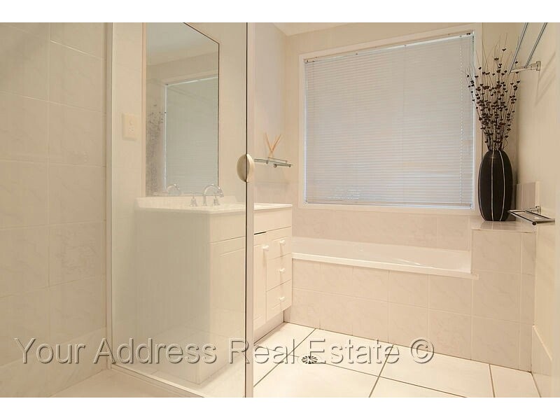 35 Bushland Drive, Regents Park QLD 4118