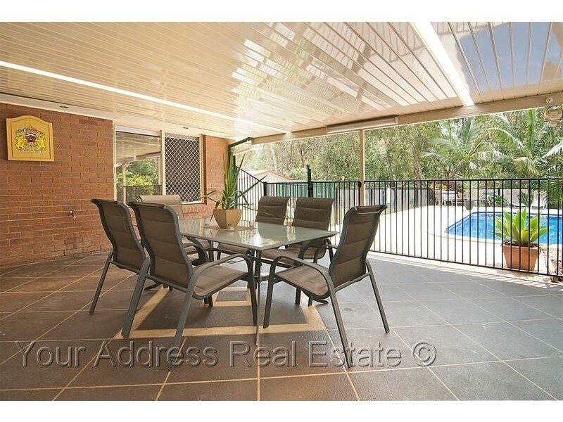 35 Bushland Drive, Regents Park QLD 4118