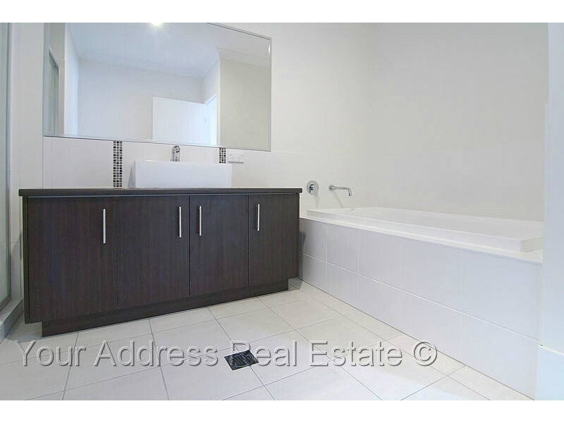 15 Sanur Street / 55 Fourth Avenue, Marsden QLD 4132