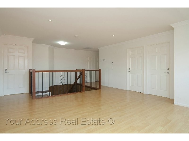 16 Cornell Close, Regents Park QLD 4118