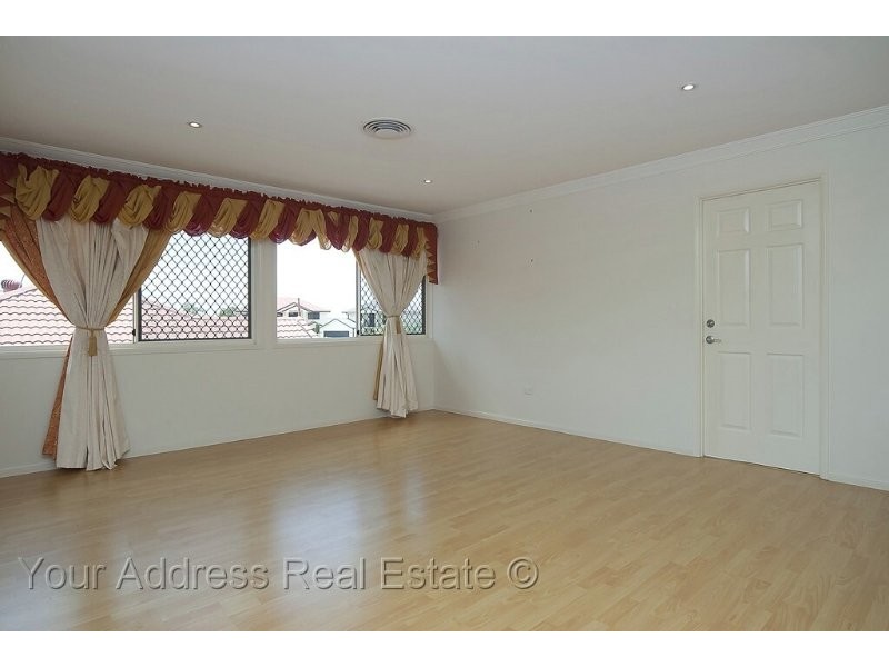 16 Cornell Close, Regents Park QLD 4118