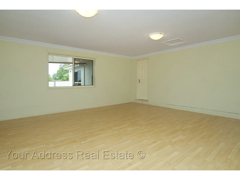 16 Cornell Close, Regents Park QLD 4118