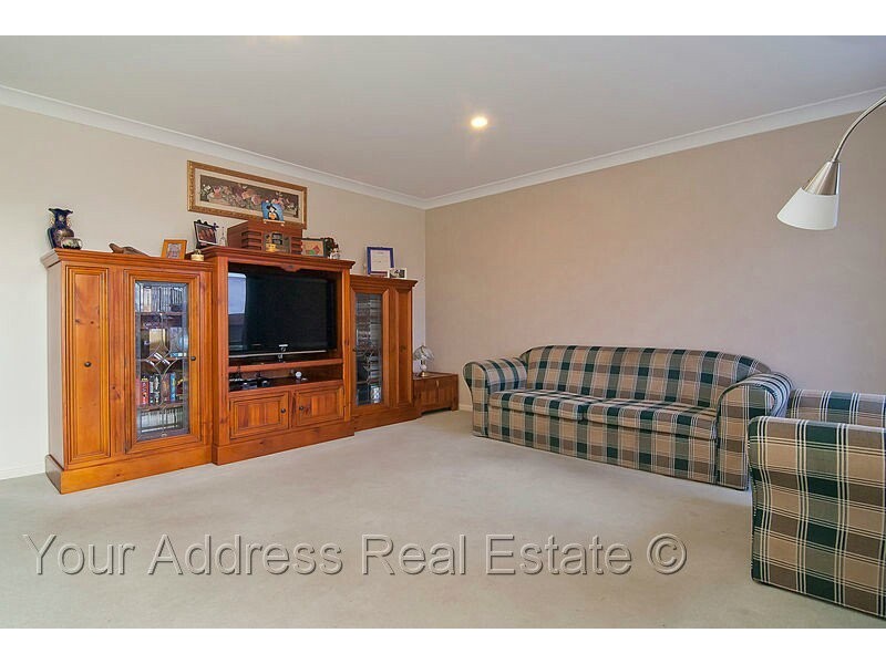 17 Leis Way, Regents Park QLD 4118