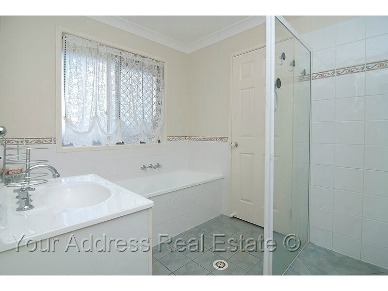 17 Leis Way, Regents Park QLD 4118