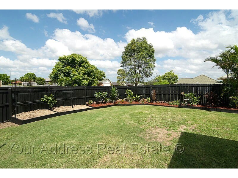 17 Leis Way, Regents Park QLD 4118